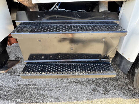 2017 Freightliner M2 106