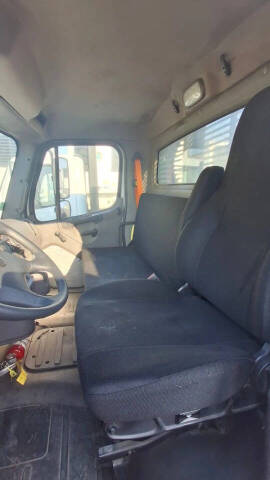 2017 Freightliner M2 106