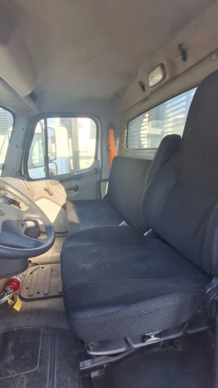 2017 Freightliner M2 106