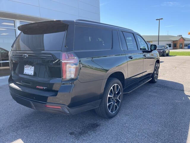 2023 Chevrolet Suburban RST