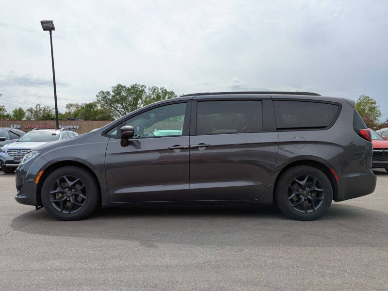 2020 Chrysler Pacifica Limited Red S
