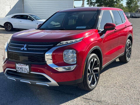 2023 Mitsubishi Outlander SE