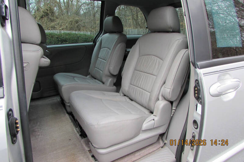 2003 Mazda MPV ES