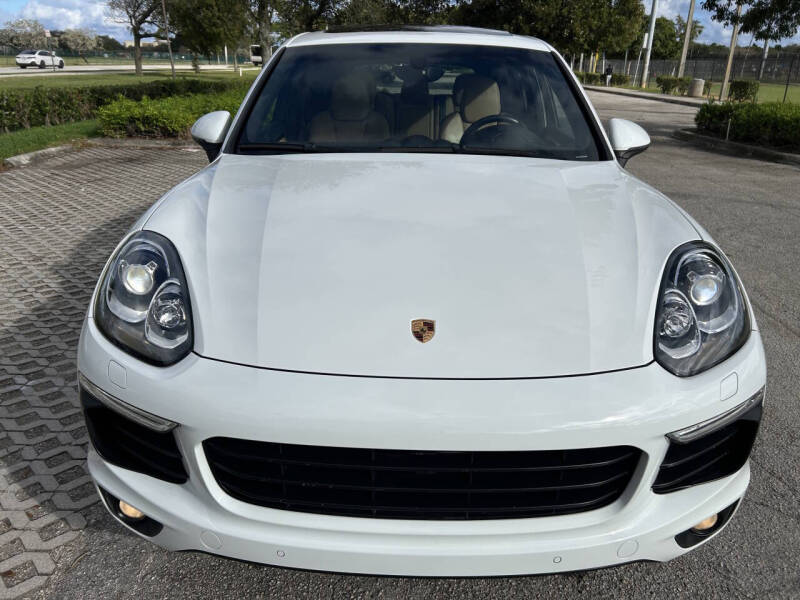 2017 Porsche Cayenne Platinum Edition