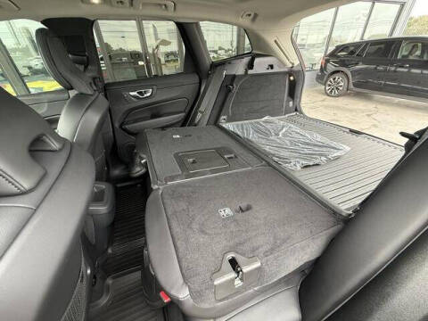 2024 Volvo XC60 B5 Core Dark Theme