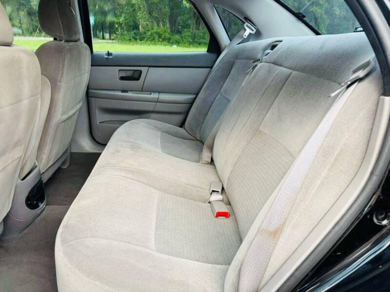 2006 Ford Taurus SE