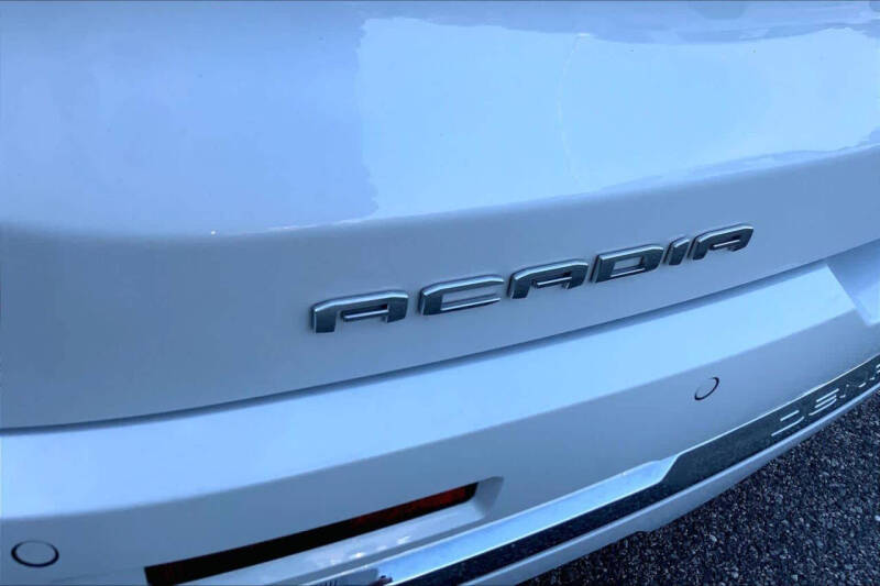2023 GMC Acadia Denali
