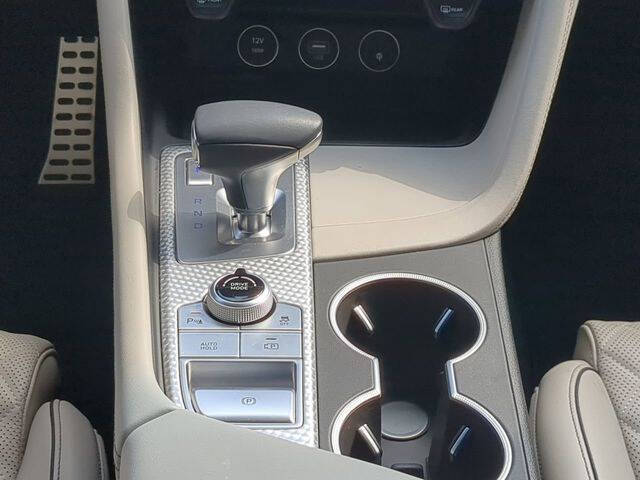 2023 Genesis G70