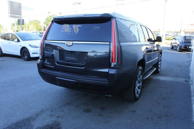 2018 Cadillac Escalade ESV Premium Luxury