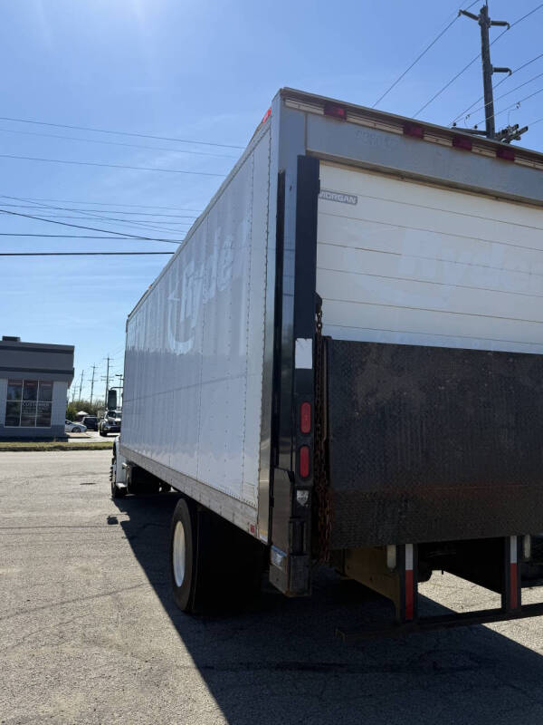 2012 Freightliner M2 106