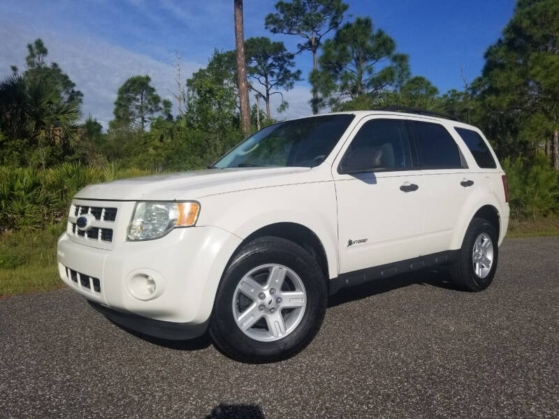 2009 Ford Escape Hybrid for sale at VICTORY LANE AUTO SALES in Port Richey FL