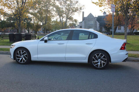 2020 Volvo S60 T5 Momentum