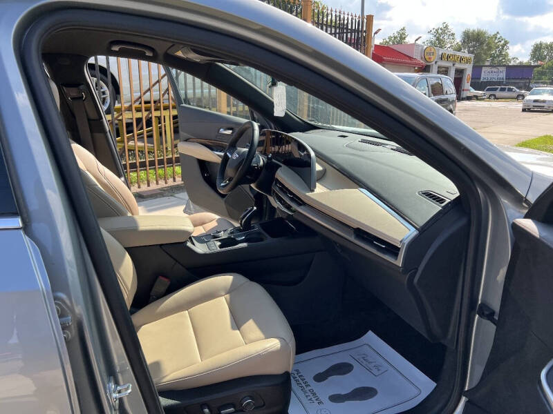 2025 Cadillac XT4 Premium Luxury