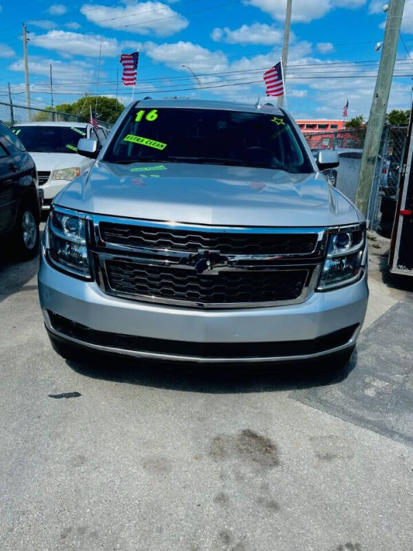 2016 Chevrolet Suburban LT photo 7