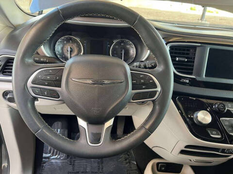 2022 Chrysler Voyager LX