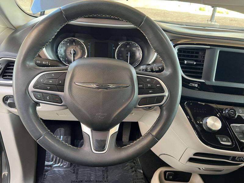 2022 Chrysler Voyager LX