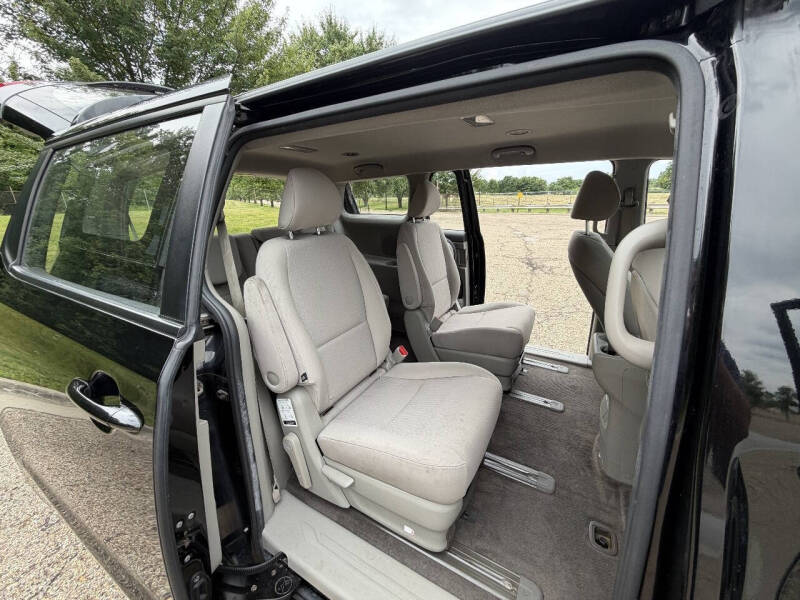 2016 Kia Sedona L