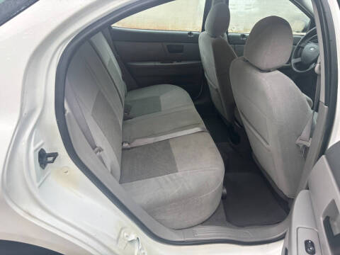 2004 Ford Taurus SE