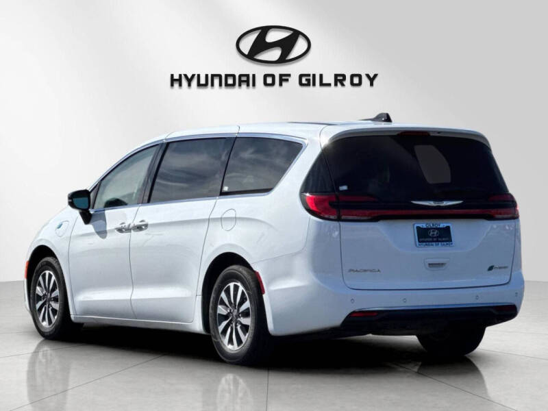2024 Chrysler Pacifica Plug-In Hybrid Select