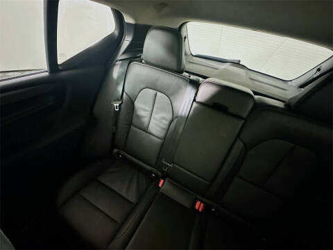 2023 Volvo XC40 B4 Plus Bright Theme