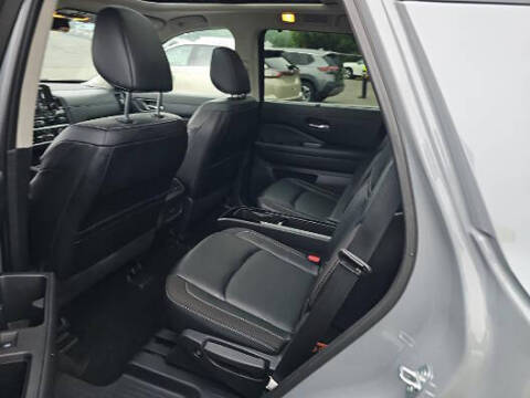 2023 Nissan Pathfinder SL