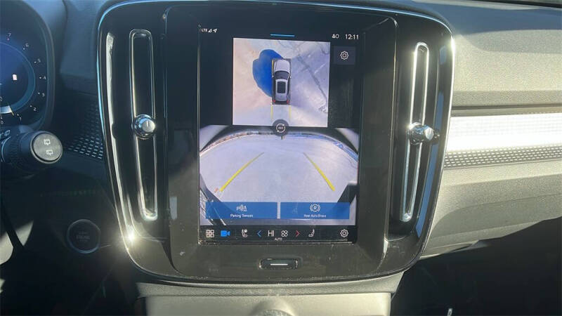 2025 Volvo XC40 B5 Plus Dark Theme