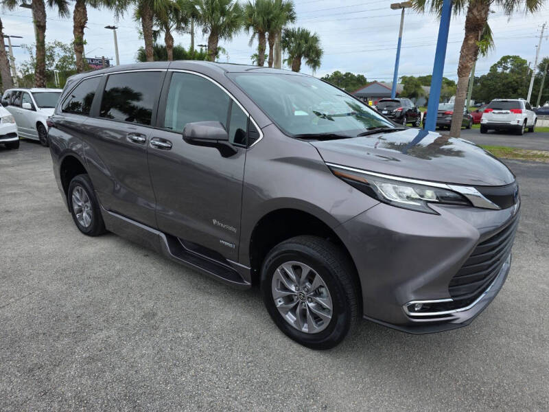 2021 Toyota Sienna XLE 8-Passenger