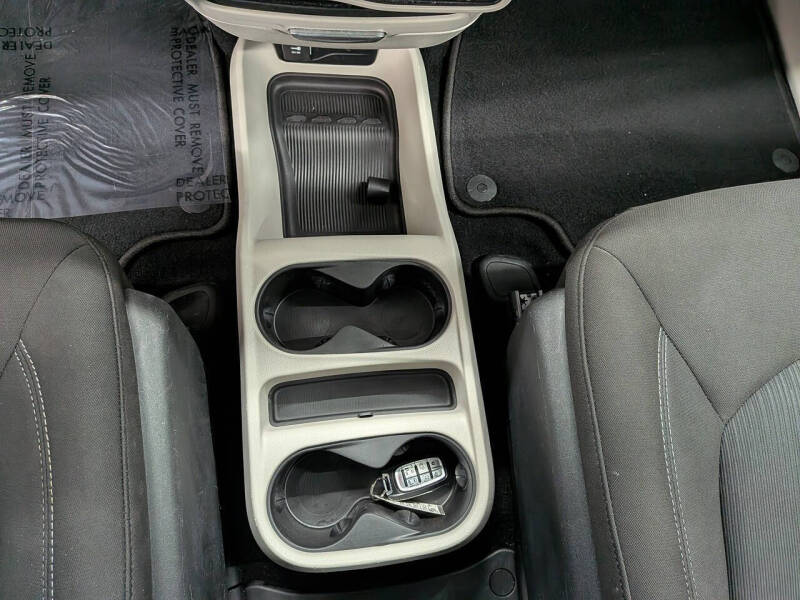 2022 Chrysler Voyager LX