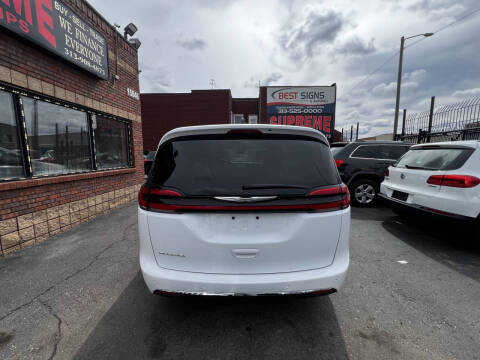 2024 Chrysler Pacifica Touring L