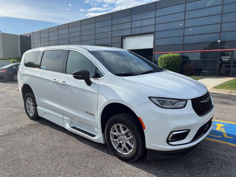 2025 Chrysler Pacifica Select