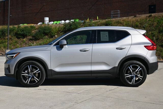 2025 Volvo XC40 B5 Core Bright Theme