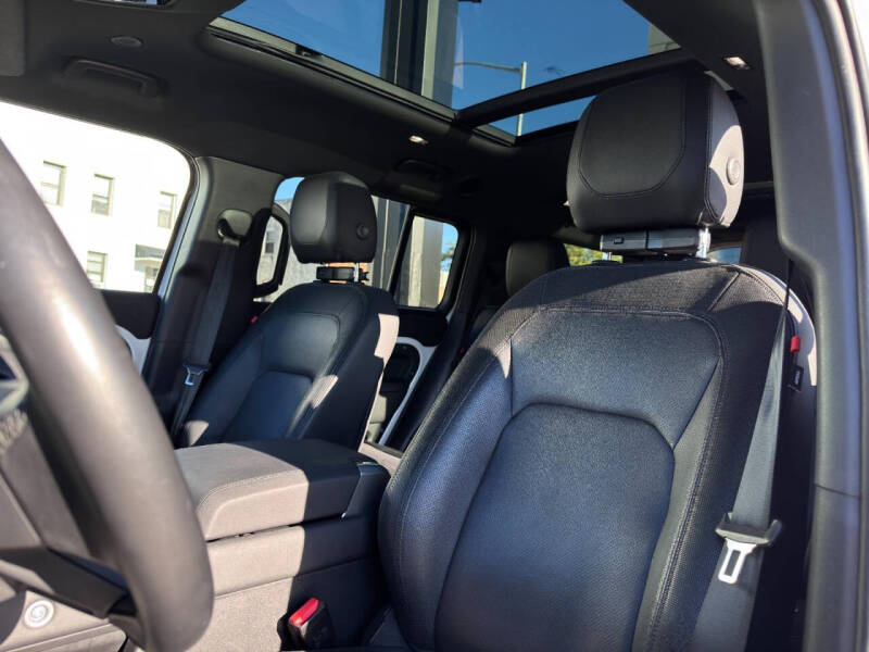 2024 Land Rover Defender 130 P400 X-Dynamic SE