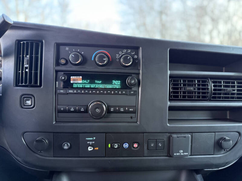 2025 Chevrolet Express 2500