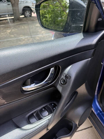 2017 Nissan Rogue SV