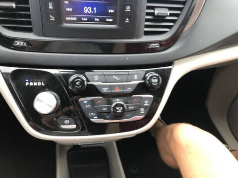 2017 Chrysler Pacifica Touring-L