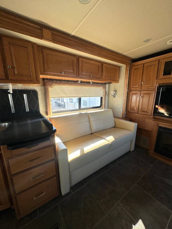 2010 Winnebago JOURNEY 40L