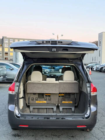 2012 Toyota Sienna