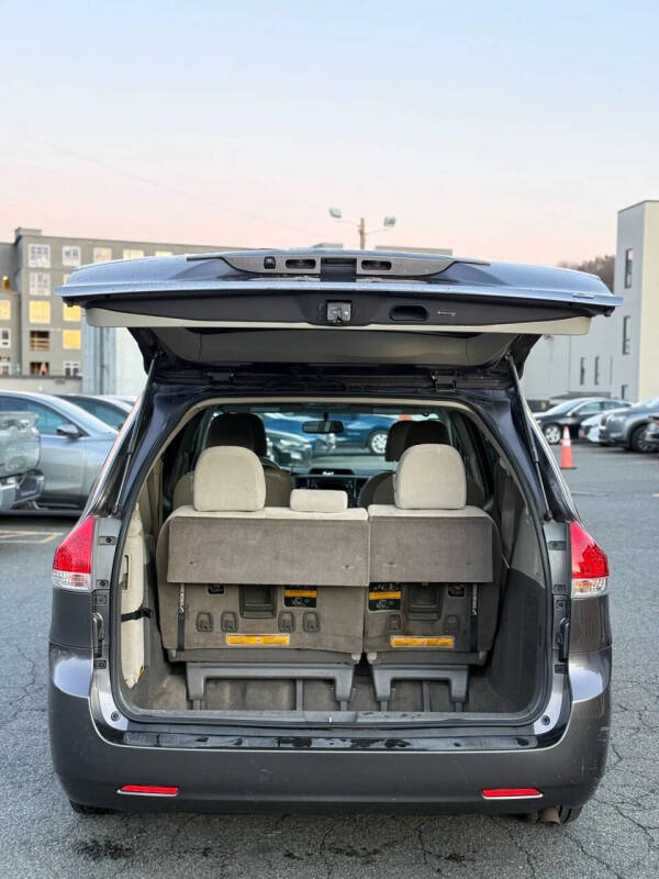 2012 Toyota Sienna