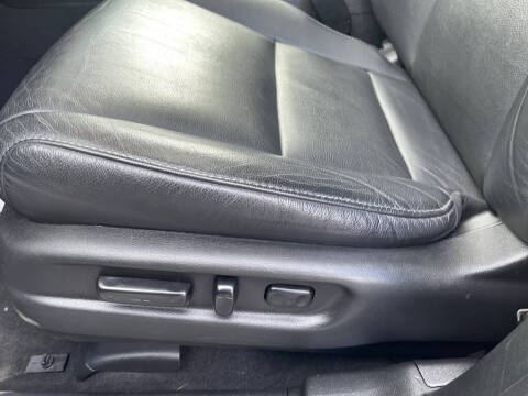 2022 Honda Pilot Touring w/Rear Captain's Chairs