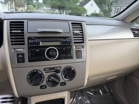 2011 Nissan Versa 1.8 SL