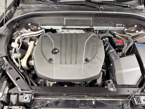 2023 Volvo XC60 B5 Plus Dark Theme