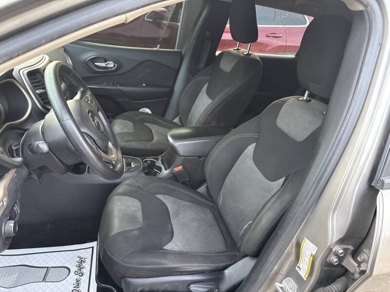 2017 Jeep Cherokee Sport