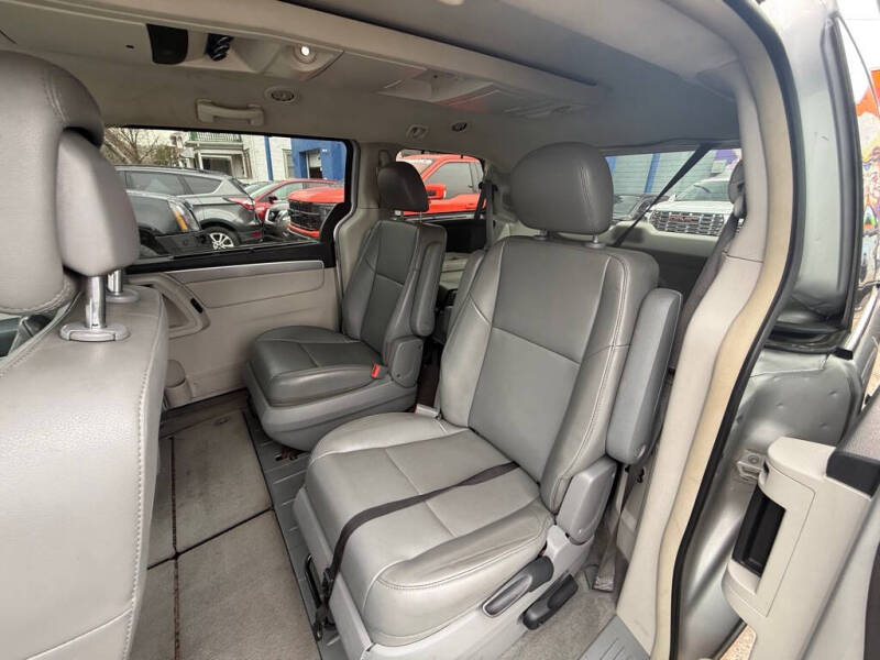 2012 Volkswagen Routan