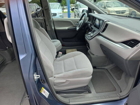 2015 Toyota Sienna LE 8-Passenger
