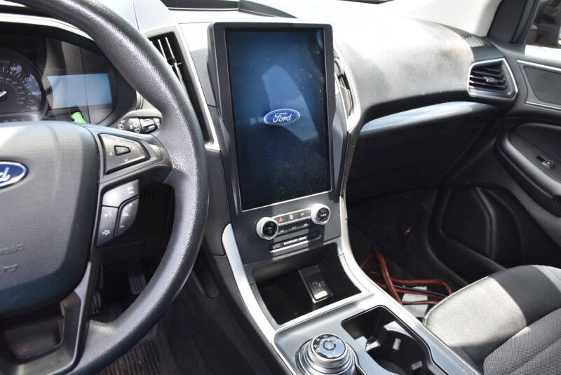 2022 Ford Edge SE