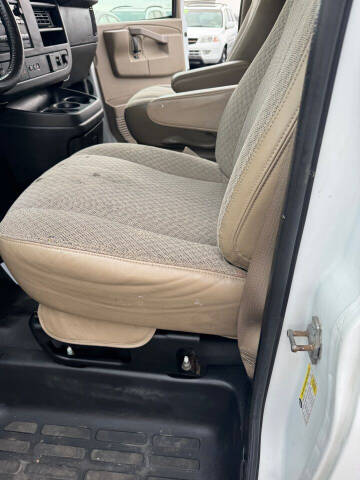 2017 GMC Savana 2500