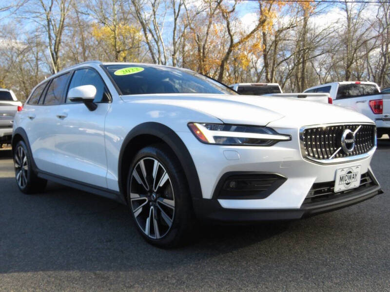 2022 Volvo V60 Cross Country T5