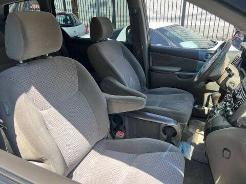 2006 Toyota Sienna CE 8 Passenger