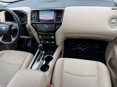 2018 Nissan Pathfinder SV