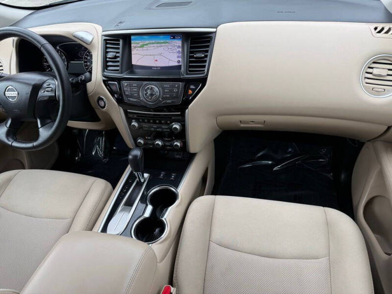 2018 Nissan Pathfinder SV
